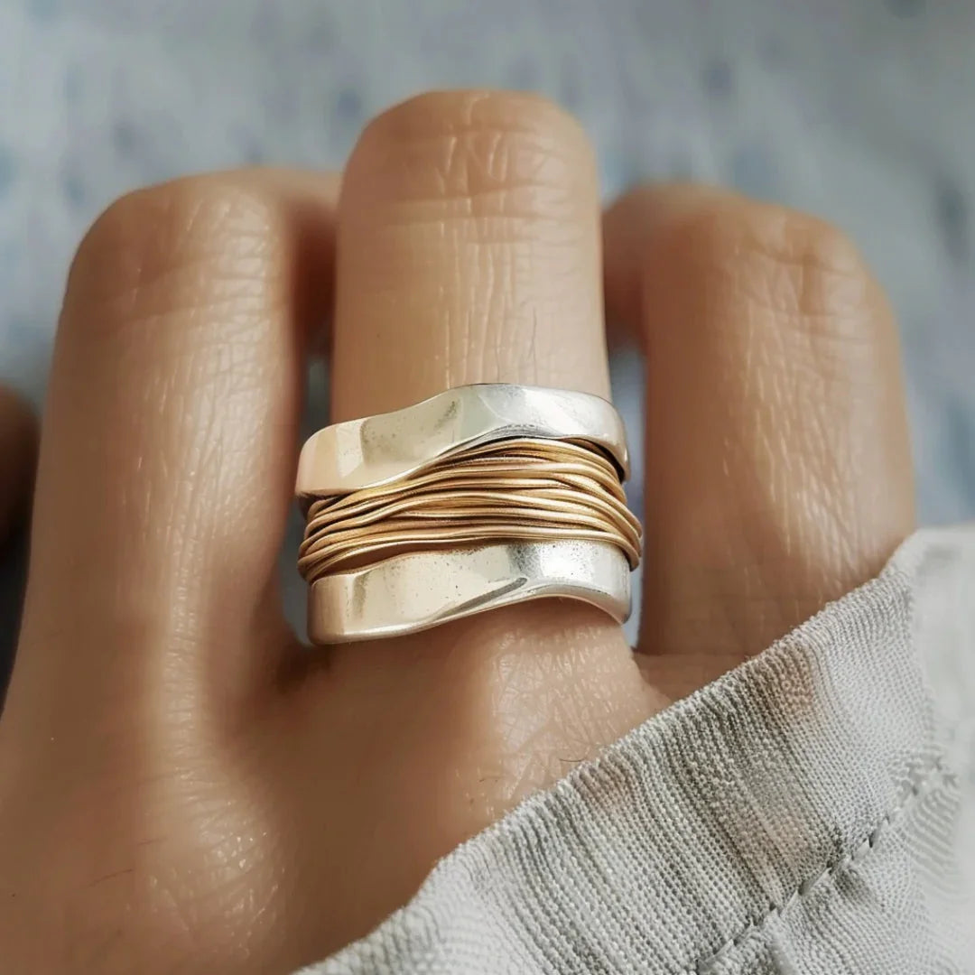 Maria | Bague en fils dorés délicats