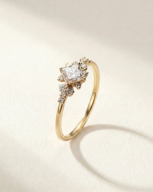 Raymonde | Bague sertie d'une pierre éblouissante