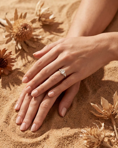 Raymonde | Bague sertie d'une pierre éblouissante