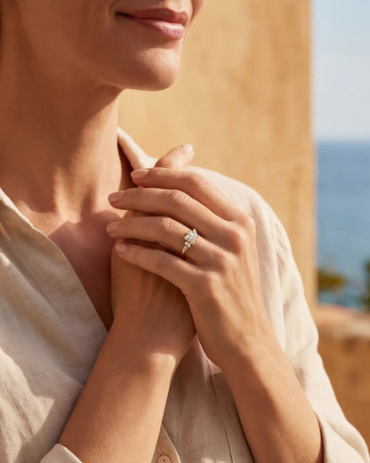 Raymonde | Bague sertie d'une pierre éblouissante