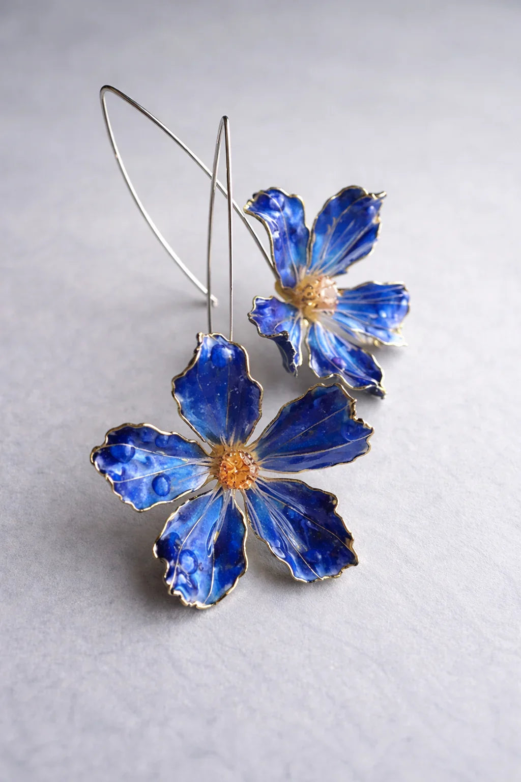 Suzanne | Boucles d'oreilles bleues à fleurs, chic vintage