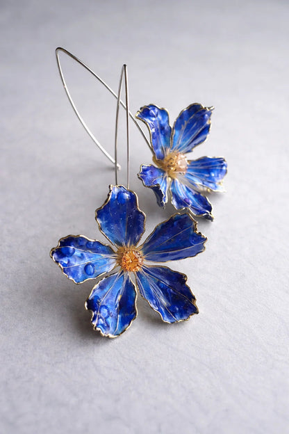 Suzanne | Boucles d'oreilles bleues à fleurs, chic vintage