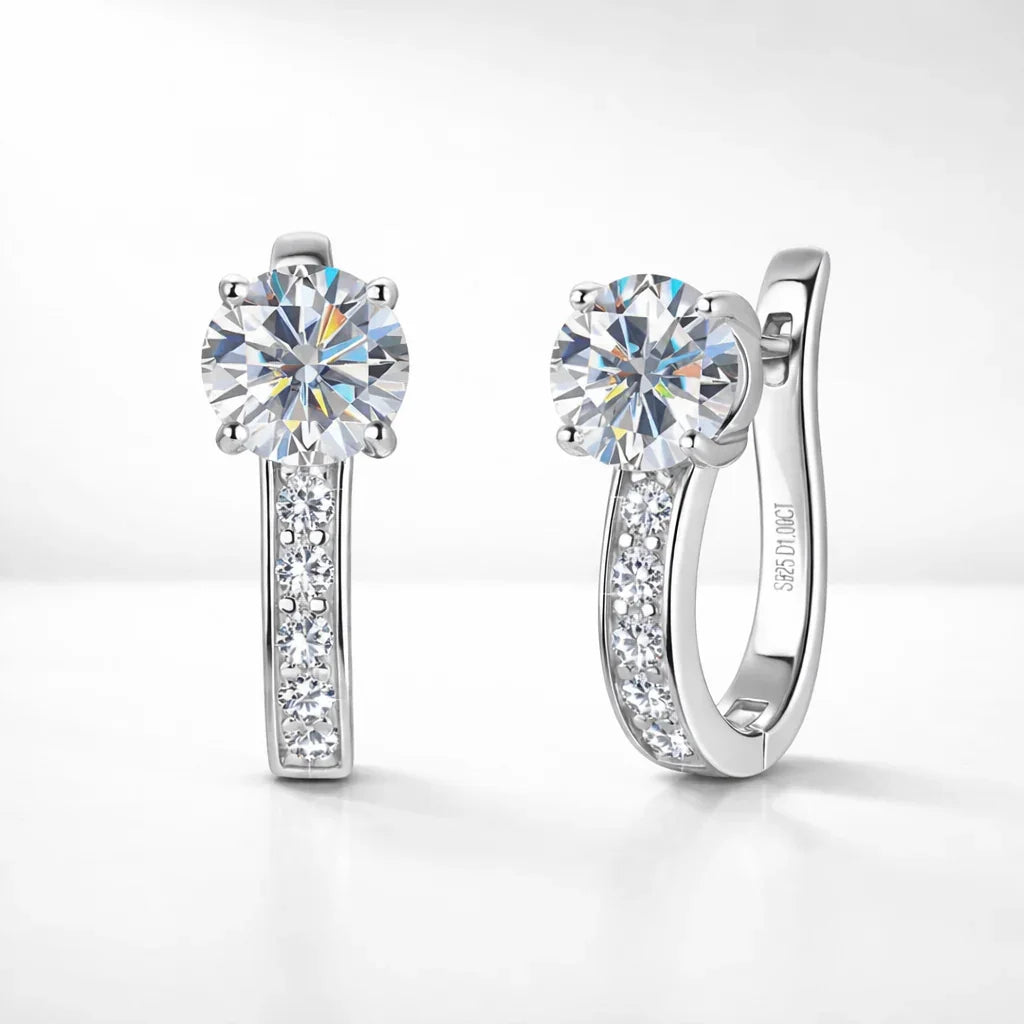 Louise | Boucles d'oreilles Huggie en Moissanite Kanal – Éclat étincelant et design contemporain