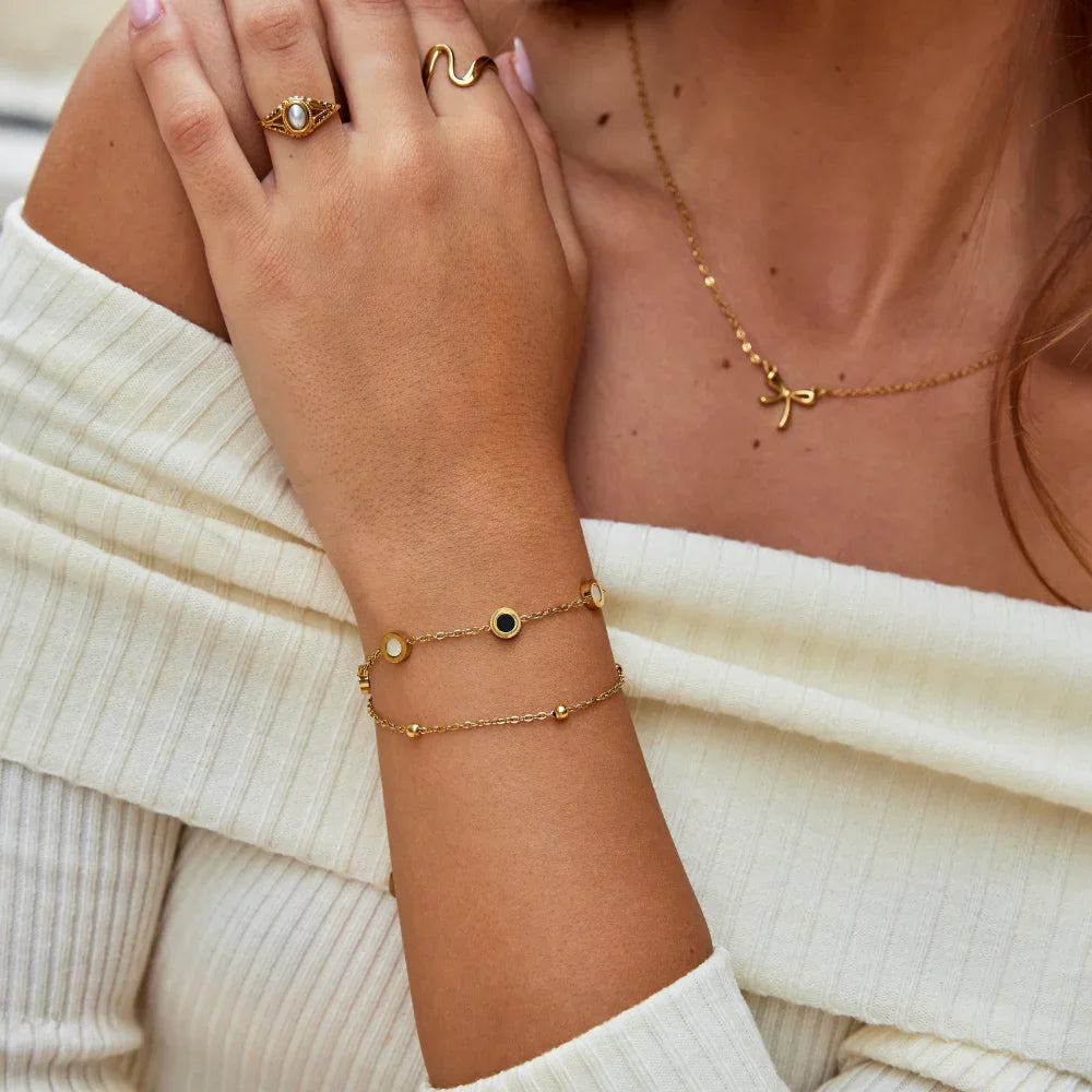 Victoire | Bracelet en Onyx et Pierre Blanche - Élégance Contrastée et Raffinement Intemporel