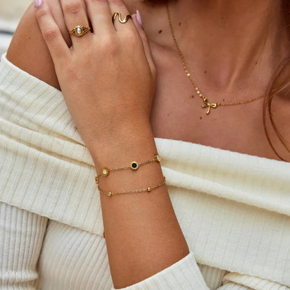 Victoire | Bracelet en Onyx et Pierre Blanche - Élégance Contrastée et Raffinement Intemporel