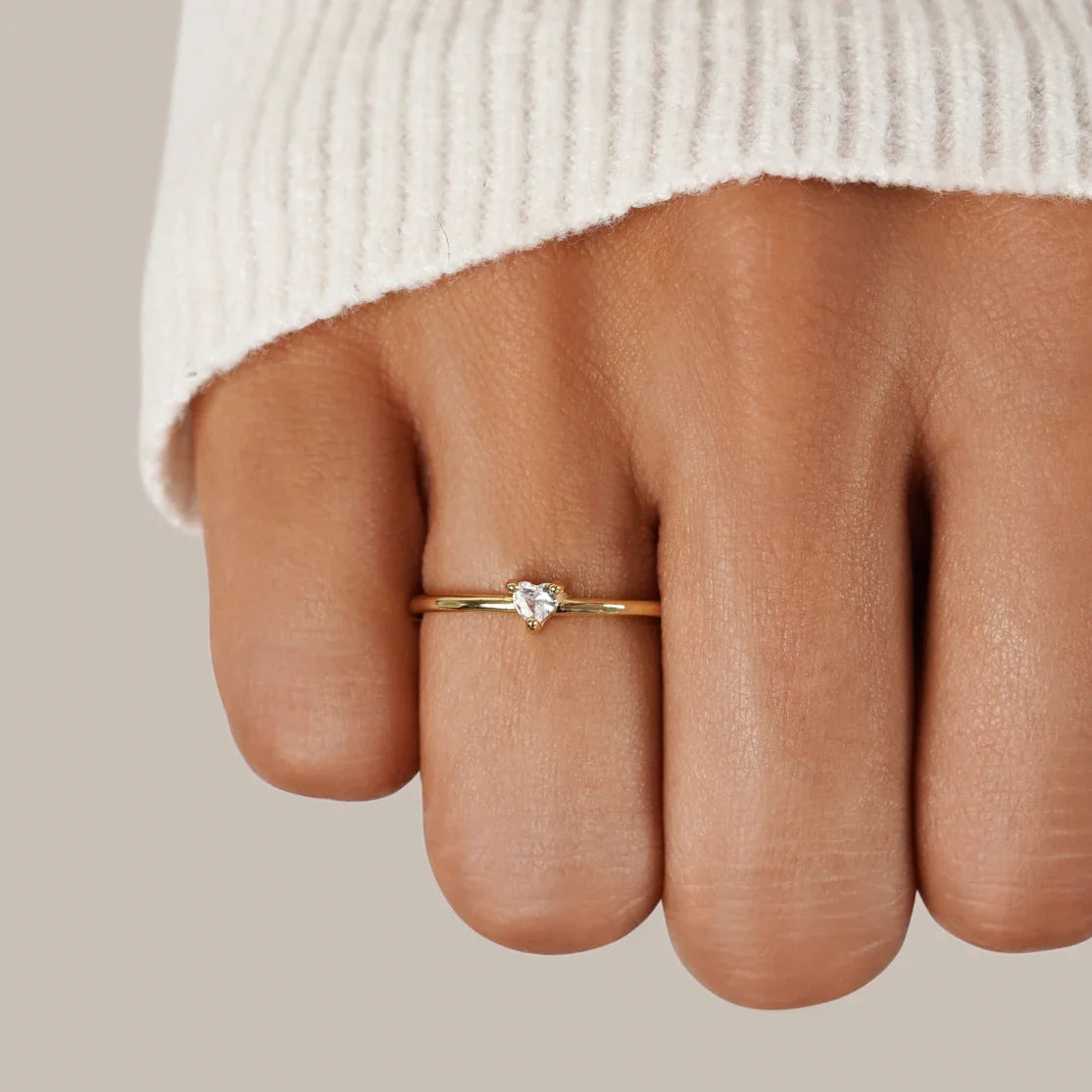 Leonie | Bague en or minimaliste, finition lisse et raffinée