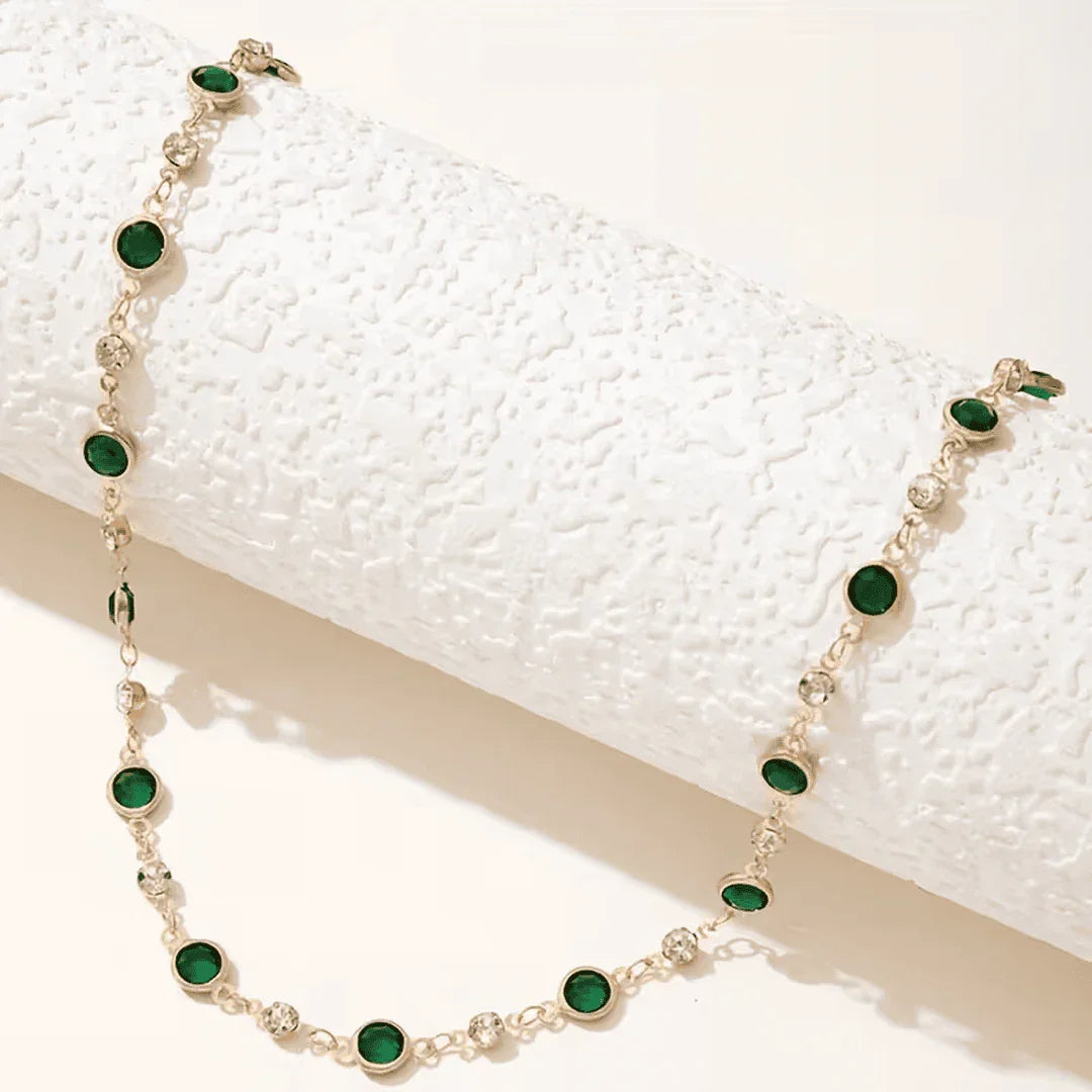 Victoire | Collier de Station Émeraude Verdante — Élégance étincelante