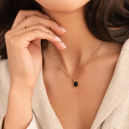 Coralie | Collier Pendentif Noir Chic Ébène — Élégance Nocturne