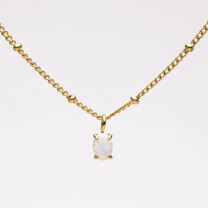 Marion | Collier en perles dorées avec pendentif en opale – bijou élégant et lumineux