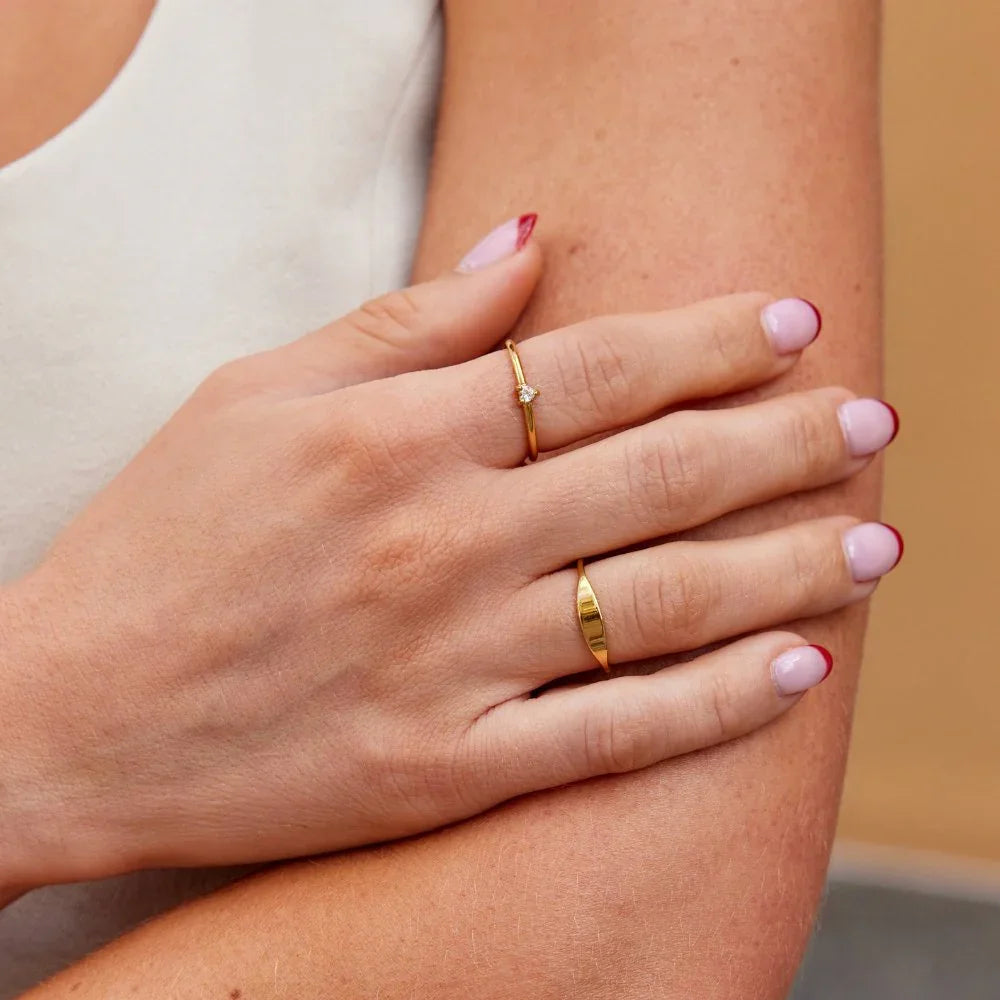 Leonie | Bague en or minimaliste, finition lisse et raffinée