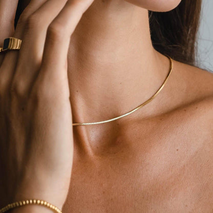 Céleste | Choker Carré en Or Serpent – Doré éclatant et allure résolument chic