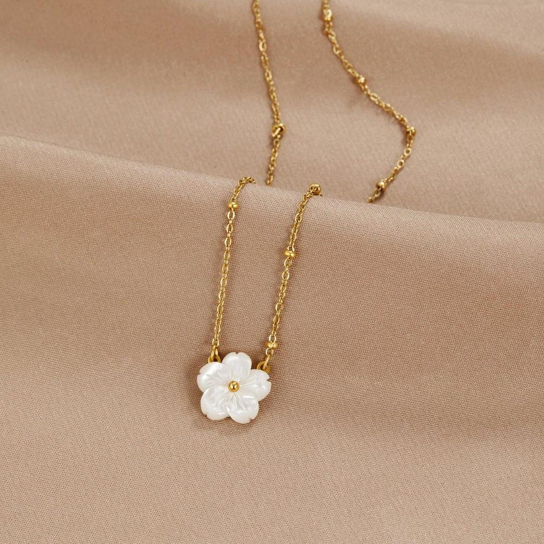Laure | Collier Pendentif Fleur Élégance Florale